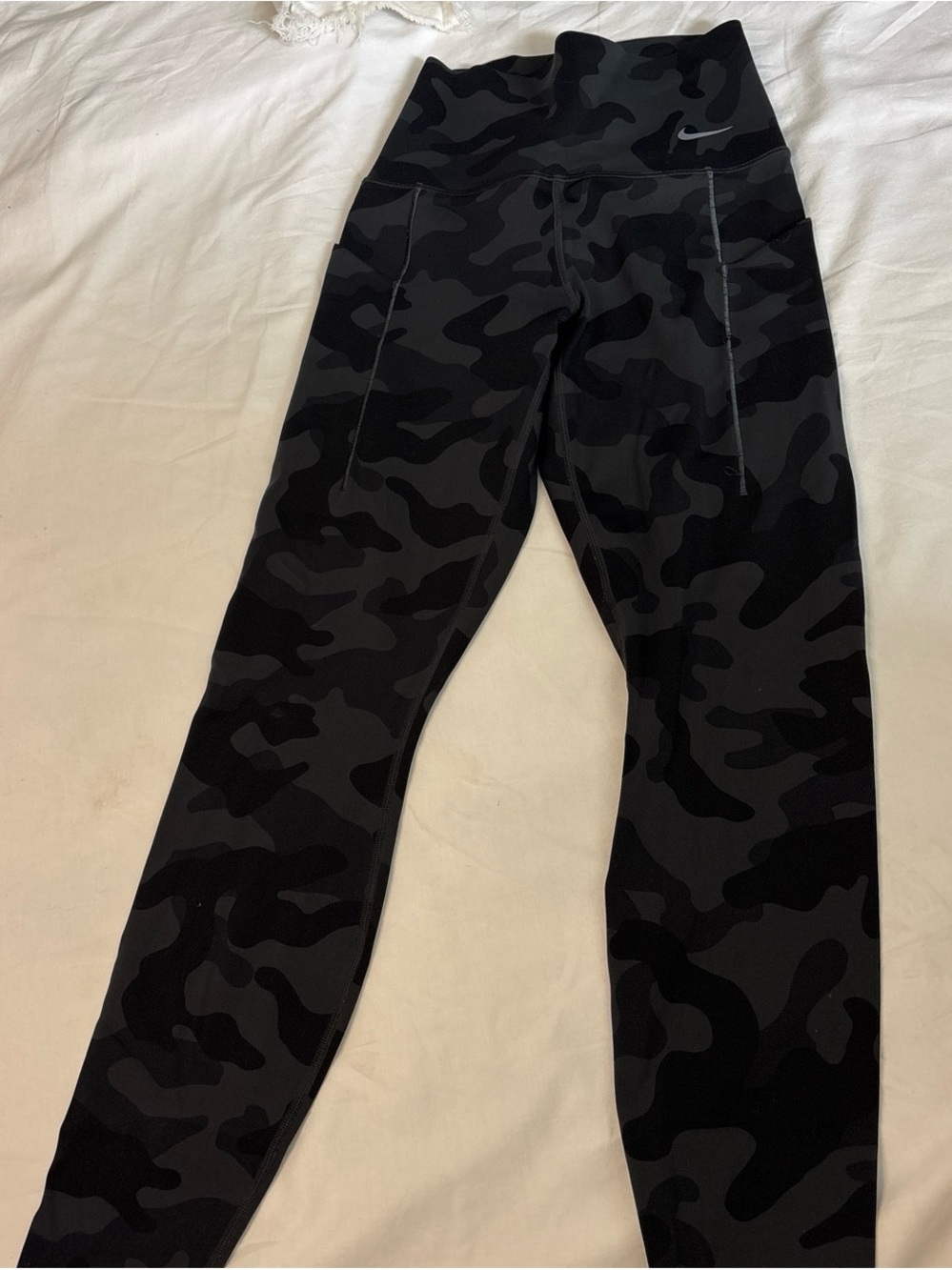 Nike Women’s Black & Gray Camo High-Waist Leggings